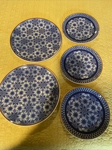 VTG Oxford Unni Jeans Blue Floral 2 Dinner & 3 Dessert Plates Made in Brazil - Picture 1 of 13