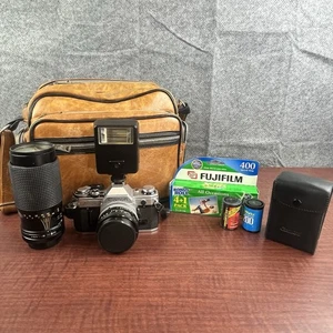 Canon AE-1 Film Camera With Telephoto Lense, Flash & Camera Bag - Vintage - Picture 1 of 24
