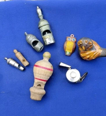 Collection De Sifflets Anciens - Photo 1/4