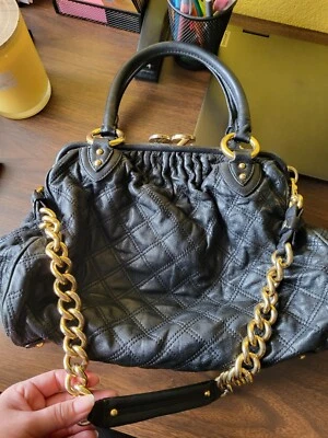 Bolso de Mano Marc Jacobs Grande Stam Cuero Acolchado Herrajes Dorados Foto 1 de 4