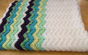 CROCHET WHITE TURQUOISE BABY BLANKET RIC RAC ZIG ZAG HANDMADE CROCHET AFGHAN - Picture 1 of 12