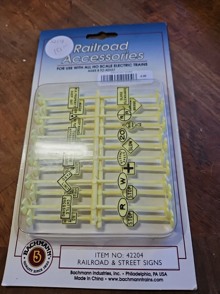 BACHMANN RAILROAD AND STREET SIGNS, NEW - Image 1 of 1