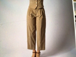 Behida Dolic Millinery "Cassie" Camel Cropped Plissee Baumwollcord Gr. M. - Bild 1 von 9