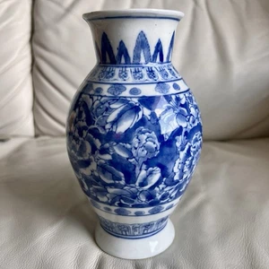 Blue and White Floral Ceramic Vase Vintage! - Picture 1 of 7
