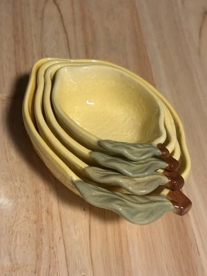 Juego de tazas medidoras de limón cerámica cocina anidación 1/4, 1/3, 1/2, 1 Hy-Vee floral Foto 1 de 3