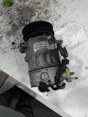 2016 VOLVO XC60 A/C Compressor OEM 313691362 127K Miles White - Image 1 of 4