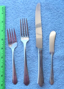 Wm. A. Rogers Oneida Ltd. Silverplate PARAMOUNT pattern 4 Piece place setting - Picture 1 of 2