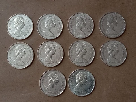 VINTAGE 1968 $.25 COINS QUEEN ELIZABETH CANADIAN SILVER QUARTERS COIN LOT OF 10 Cover