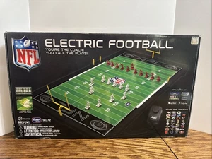 2017 Tudor Games #9072 NFL Electric Football Game Field - NUOVO TUTTO SIGILLATO BUSTINE!!! - Foto 1 di 16
