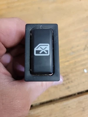 Кнопка переключателя замка окна для Toyota Celica 2000-2005 годов выпуска 157438 от оригинального производителя - Изображение 1 из 4