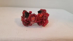 UNIQUE HANDMADE RED BEADED CLUSTER BRACELET - Picture 1 of 5