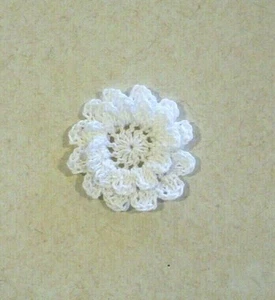 Häkel weiß 2-lagig Mama Blumen Applikation X-Small Quilten Nähen - Bild 1 von 2