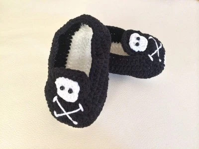 Handmade Baby Boy Newborn Crochet Black Skull & Crossbone Knit Shoes 0-6m sz1 2 - Image 1 of 4