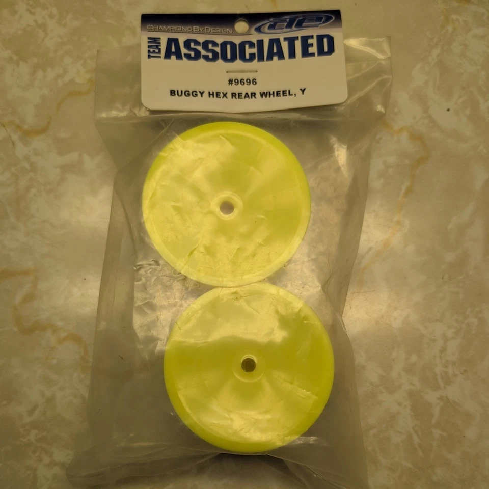 Ruedas hexagonales traseras Team Associated 12 mm hexagonales 2,2 (2) (amarillo) [ASC9696] Foto 1 de 2