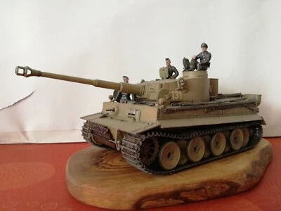 Modellino scala 1/35 da collezione  carro armato Panzer VI Tiger I con figurini - Immagine 1 di 4