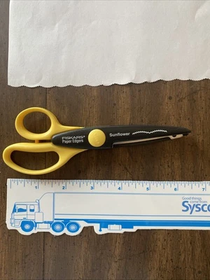 Fiskars Paper Edger Scissors -Sunflower- Scrapbooking Tools Paper Crafts - Image 1 of 2