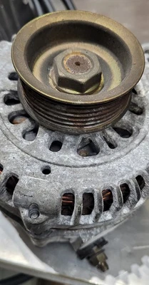 Alternador Hitachi original Nissan OEM LR1100-716E 100A 1997-2000 Infiniti QX4 Foto 1 de 3