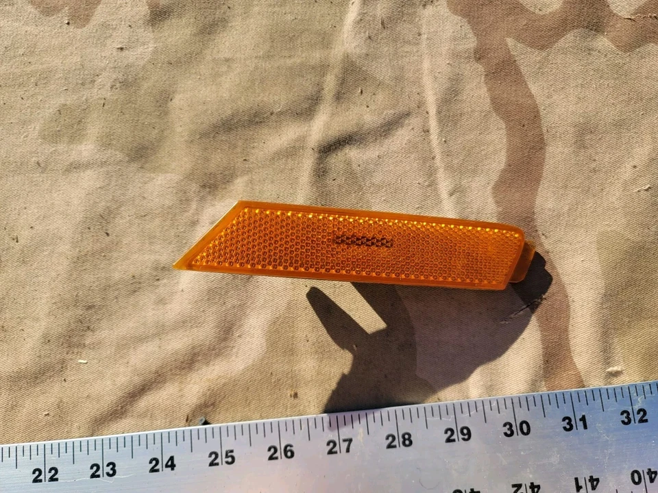 2010-2015 Chevy Camaro SS Coupe Front Right Bumper Marker Lamp Light 92246244 - Image 1 of 4