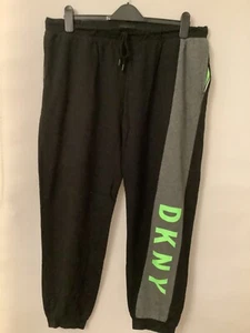 Herren DKNY Freizeit/ Lounge Hose, Gr. XL, schwarz mit grünem Logo. Sehr guter Zustand - Bild 1 von 5