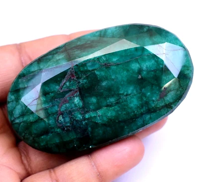 665.5 Ct Natural Huge Green Emerald Earth-Mined Certified Museum Use Gemstone - Image 1 of 4