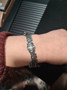 NEW PAPARAZZI JEWELRY "VICTORIAN VINES" WHITE CUFF BRACELET. - Picture 1 of 3