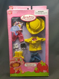 2003 Bandai Strawberry Shortcake bambola Rainy Days Berry Wear set vestito nuovo con scatola 0140 - Foto 1 di 6