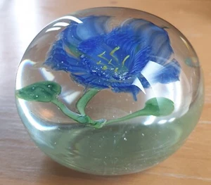 paperweight glass flower - Picture 1 of 2