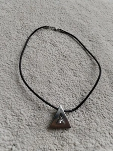 Modeschmuck Kette Dreieck silberfarben Gummi Halskette - Bild 1 von 4
