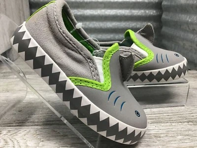 Zapatilla Mocasín Cat & Jack Niños Tiburón Gris Verde Borde Sin Cordones Dientes en Suelas Talla 5 Foto 1 de 4