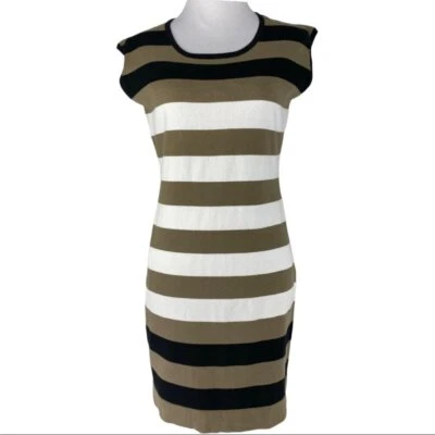 Vestido de malha elástico listrado branco bronzeado Calvin Klein feminino pequeno/C38 - Imagem 1 de 4