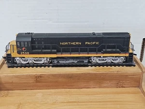 Rivarossi, GE U25C Diesel Locomotive, Northern Pacific, Black #2500 Runs Read  - Picture 1 of 17