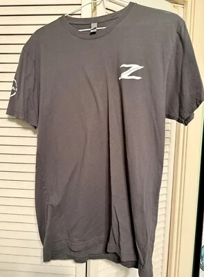 Camiseta Unisex Nissan Merch Oficial 370 Z Gris Oscuro Talla Mediana Foto 1 de 4