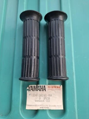 YAMAHA U5-U5E-U5D-U7E-U7D-MF3-V50-V75-Y80-V90 HANDLE GRIP L-R GENUINE NOS JAPAN - Image 1 of 3