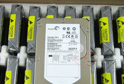 Seagate Cheetah ST3300655LW 15K.5 300GB 3.5" U320 SCSI 68 PIN HARD DRIVE - Image 1 of 2
