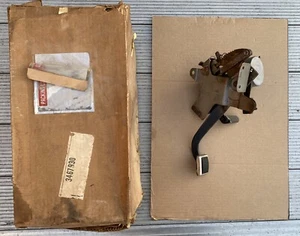 Nuevo de Lote Antiguo MoPar 1971-1972 Chrysler Imperial E-BRAKE PEDAL/CONJUNTO DE PALANCA pn 3467930 - Imagen 1 de 12