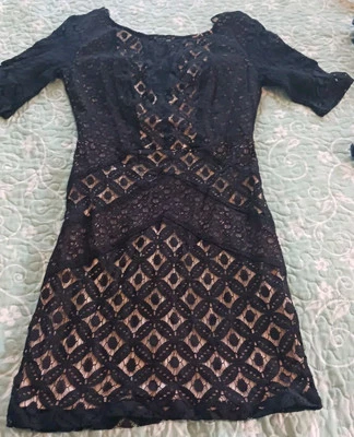 Vestido B.Darlin preto de renda sobre nude tamanho 5/6 NOVO! - Imagem 1 de 4