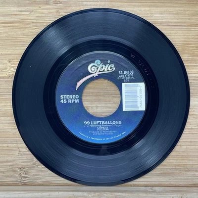 Nena - 99 Luftballons / Just A Dream 7" Vinyl Record 1983 Epic 45 RPM Foto 1 de 2