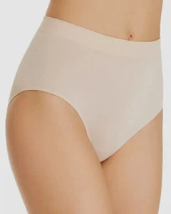 $21 Wacoal Women's Beige Solid High Waist Smooth Seamless Brief Panty Size S/5 - Picture 1 of 2