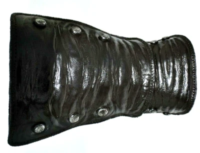 Assassins Creed 4 Bandera Negra Pirata Brazo Manga Juegos con disfraces Antebrazo Cubierta Vestir Foto 1 de 4