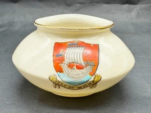 VINTAGE ISLE OF WIGHT VASE BOWL SUGAR CRESTED CHINA WH GOSS - Picture 1 of 9