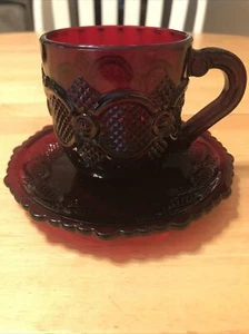 Taza y platillo de café/té Cape Cod vintage Avon 1976 colección de vidrio rojo rubí - Imagen 1 de 11