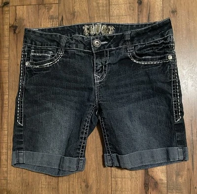 #952 Truce Blue Jean Bermuda Shorts Women’s Size 7 Cuffed Decorated - Image 1 of 4