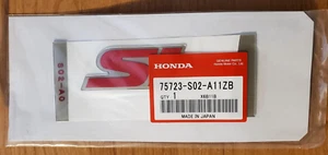 75723-S02-A11ZB FABRICANTE DE EQUIPOS ORIGINALES HONDA 99-00 CIVIC SI EMBLEMA PLACA DE IDENTIFICACIÓN TRASERA EK COUPÉ ROJO - Imagen 1 de 1