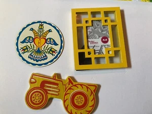 Gelbes Funky Dekor Lot Vintage Holzrahmen Untersetzer und Schild - Bild 1 von 6
