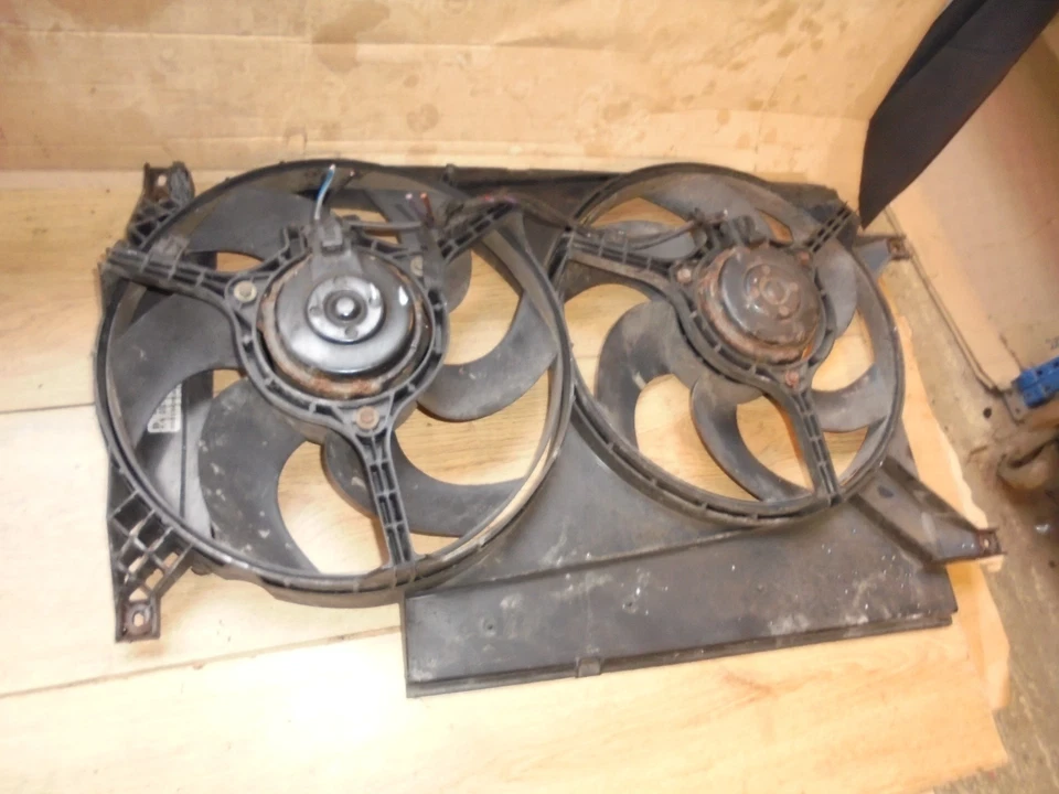 LAND ROVER FREELANDER 1997 MK1 1.8 16v MANUAL RADIATOR FANS WITH COWLING 8240225 - Изображение 1 из 1