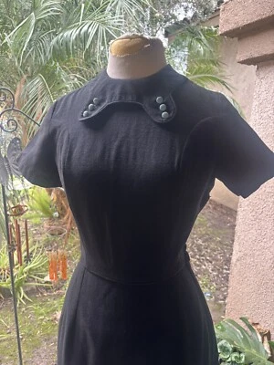 Vestido de lã preto vintage da década de 1940 com zíper lateral - Imagem 1 de 4