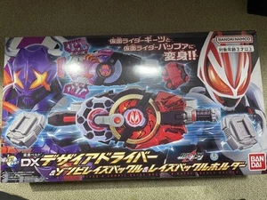 Kamen Rider Geats DX Desire Driver&Zombie Rays fibbia&raggi supporto fibbia Bandai - Foto 1 di 1