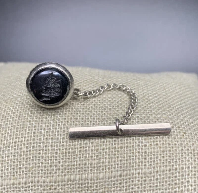 Pin de solapa Swank camafeo de vidrio negro encadenado tono plata vintage Foto 1 de 4