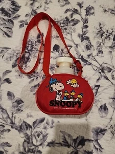 VINTAGE PEANUTS SNOOPY + WOODSTOCK PLASTIC CAMP CANTEEN W/ RED CARRY STRAP - Imagen 1 de 12