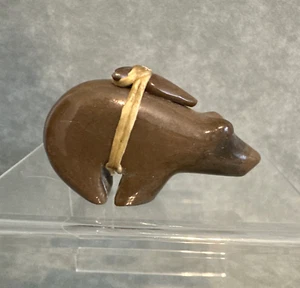 Robert Hayes Brown Jasper Zuni Bear Fetish with Arrowhead Native American - Picture 1 of 9